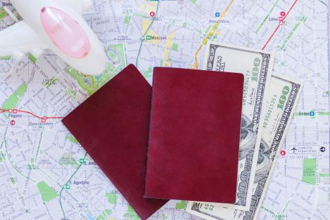 Россияне снова массово летят за границу: названы страны, где отдых дешевле и теплее