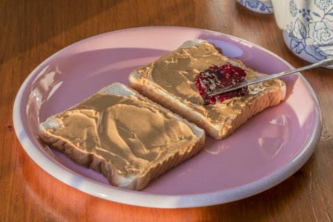 Паста из арахиса — не просто вкусно: помогает мышцам и защищает от судорог