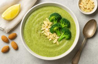 Секрет бархатного вкуса без сливочного масла и муки: брокколи встречает миндаль