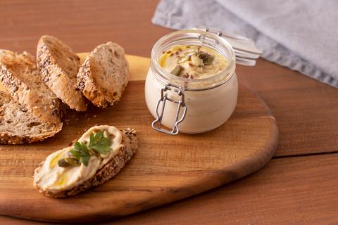 Кефир, ряженку и сметану смешивают для намазки — ВкусноИнтересно