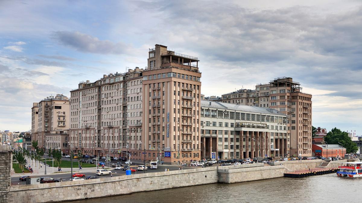 Дом на набережной Москвы Дом на набережной Москвы