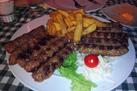 Осенний болгарский перец придал чевапчичам сладкий аромат — кулинары