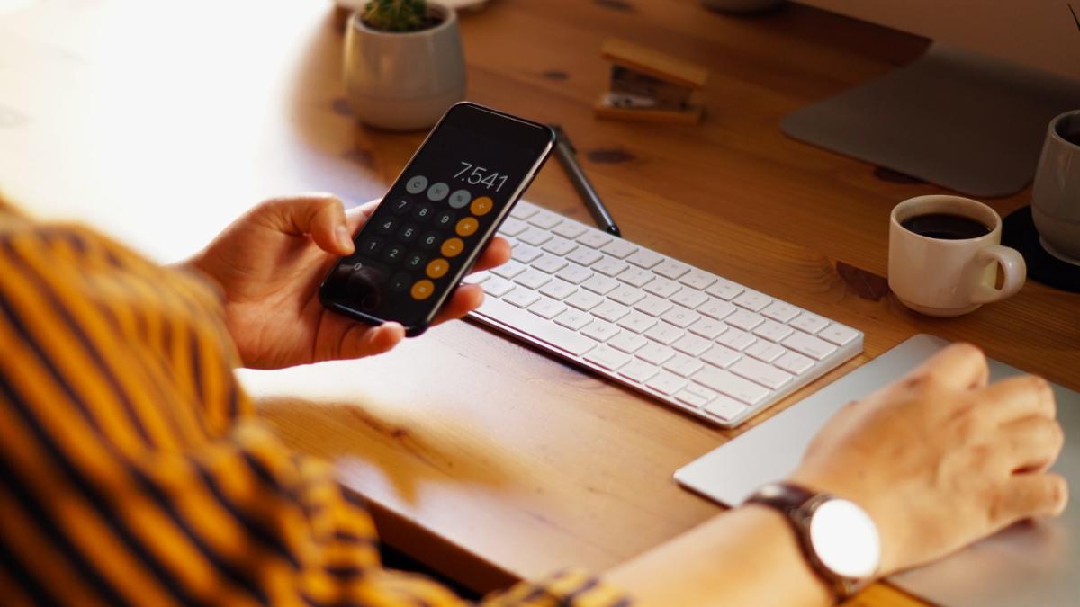 Мужчина считает