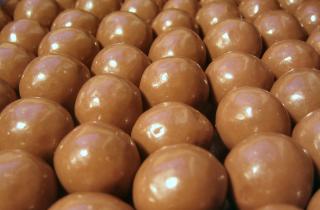 15 минут — и в доме пахнет мёдом: простые конфеты, которые заменят шоколад