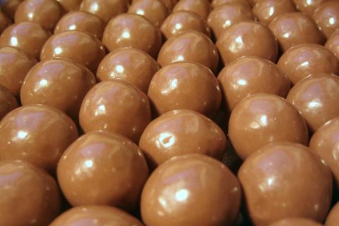 15 минут — и в доме пахнет мёдом: простые конфеты, которые заменят шоколад