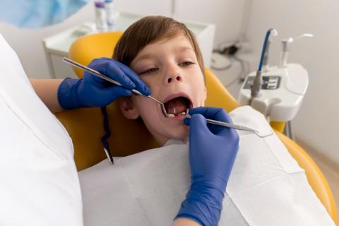Важные привычки с детства, которые помогут предотвратить кариес: мнение стоматолога