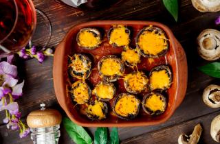 Короткая запеканка при 180 °C сохранила сочность грибов в закуске — кулинары