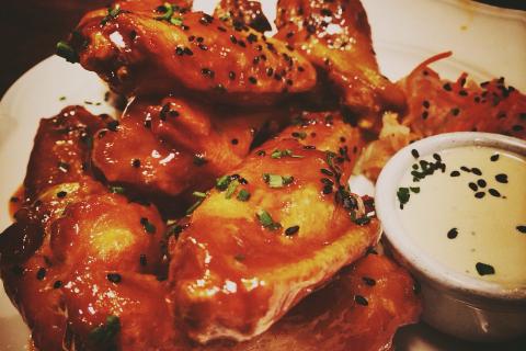 Осенние пряности усилили аромат запечённых крылышек — кулинары