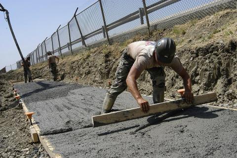 Бетон нового поколения от MIT сможет хранить энергию и питать инфраструктуру городов