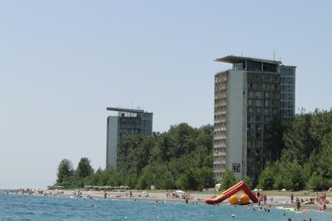 Российские туристы положительно оценили сервис в Пицунде, но отказались от отдыха из-за столовой