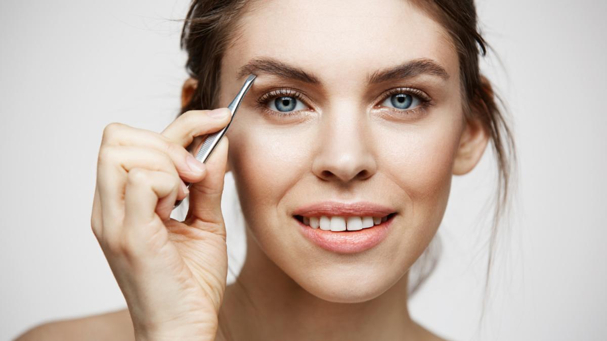 Фото пинцета и бровей