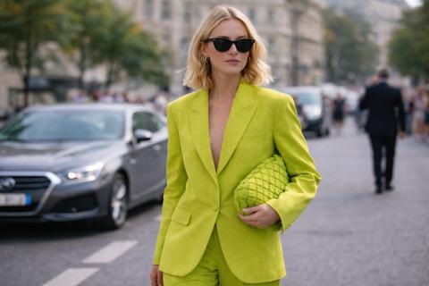 Модницы выбрали новый тренд — цвет шартрез —  VOICE